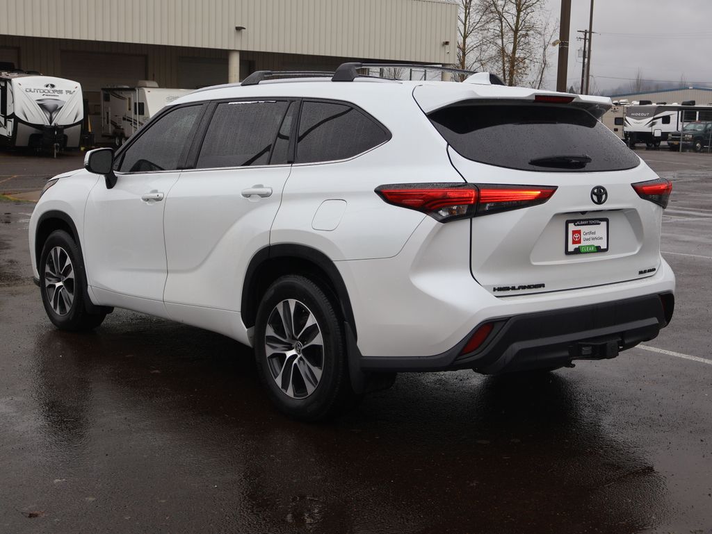 2022 Toyota Highlander XLE photo 2