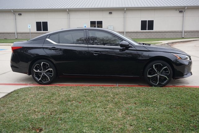 2024 Nissan Altima 2.5 SR photo 3