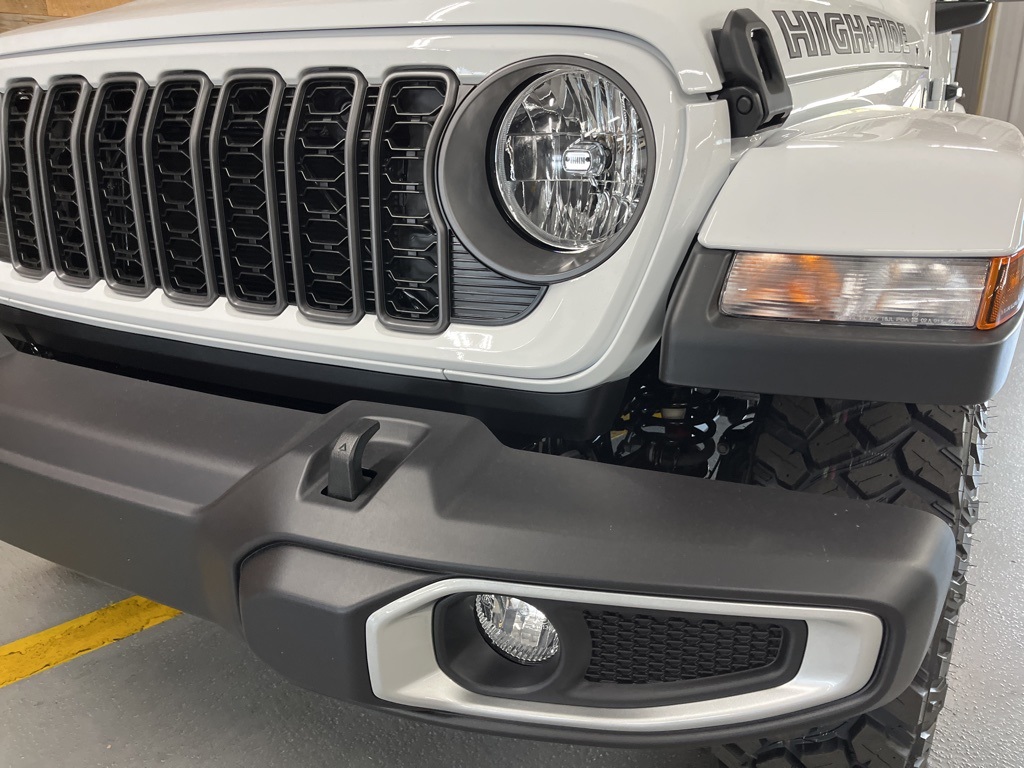 2025 Jeep Gladiator Sport photo 17