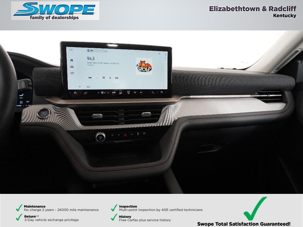 2025 Ford Explorer photo 21