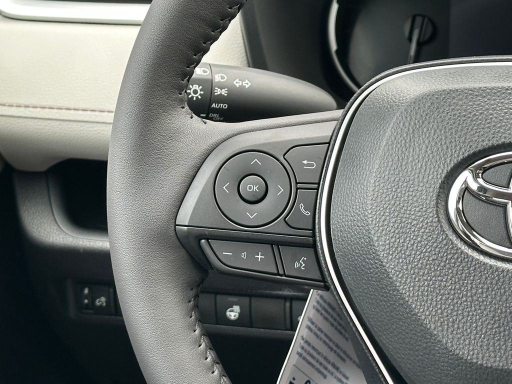 2025 Toyota RAV4 XLE photo 18