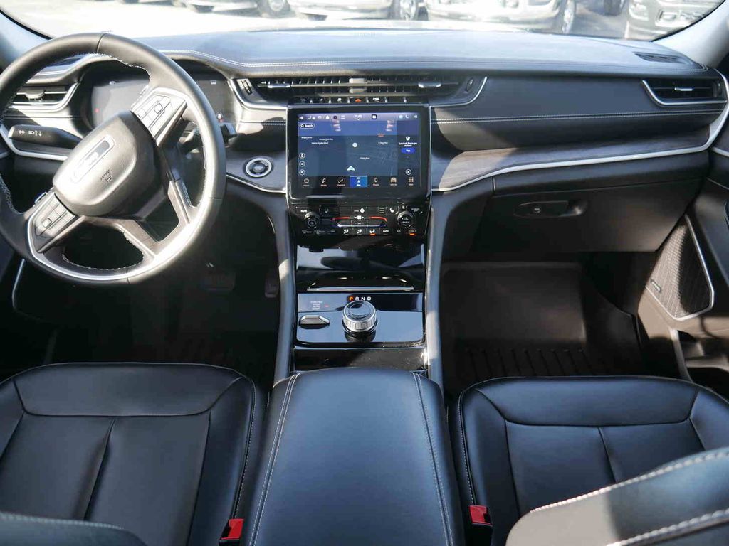 2023 Jeep Grand Cherokee Limited photo 2
