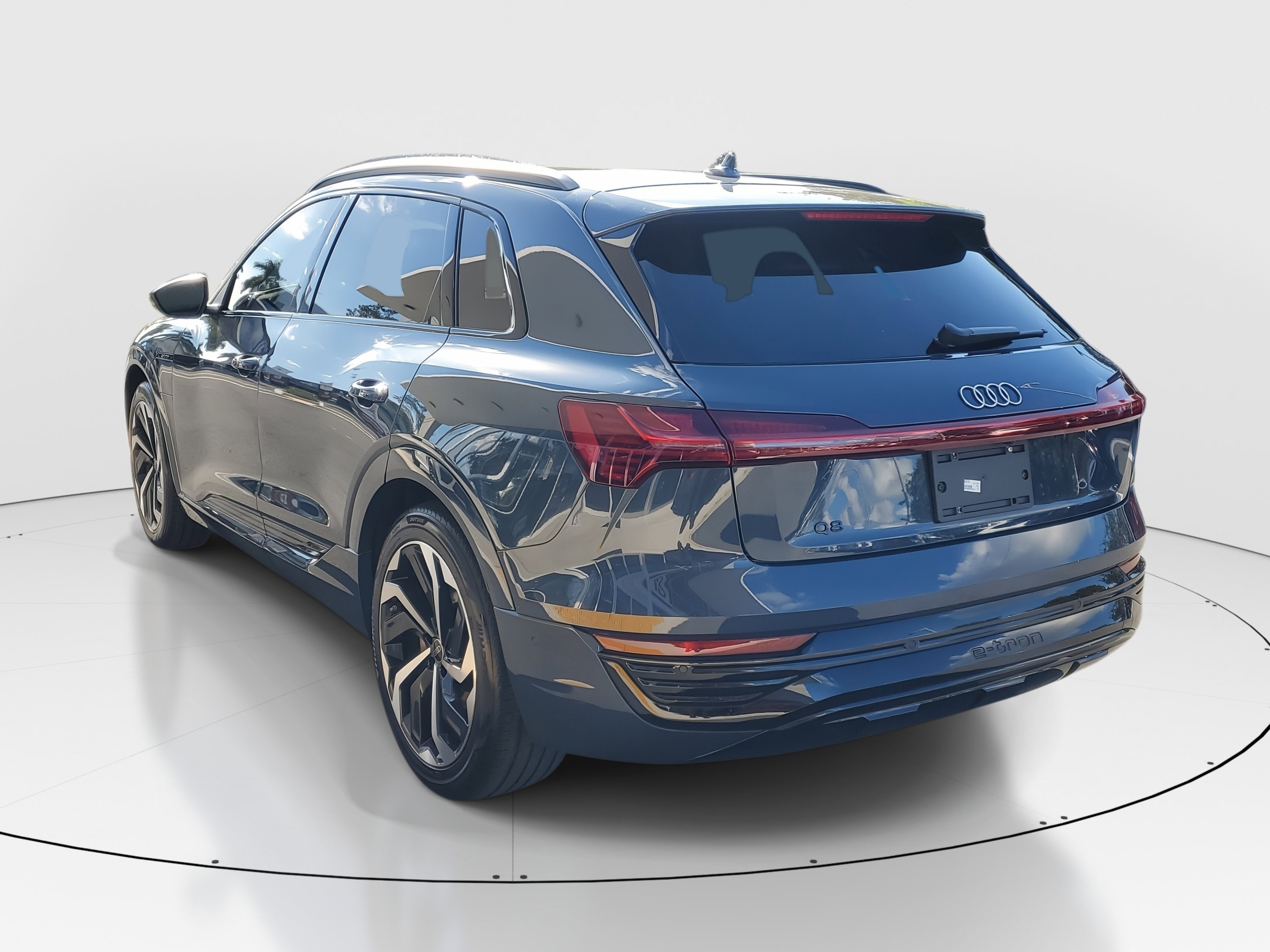 2024 Audi Q8 E-tron Premium Plus photo 4