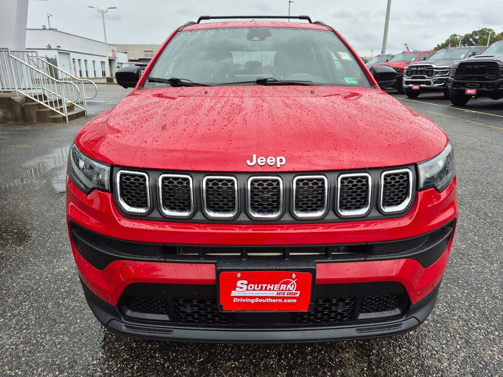 2023 Jeep Compass Latitude Lux photo 6