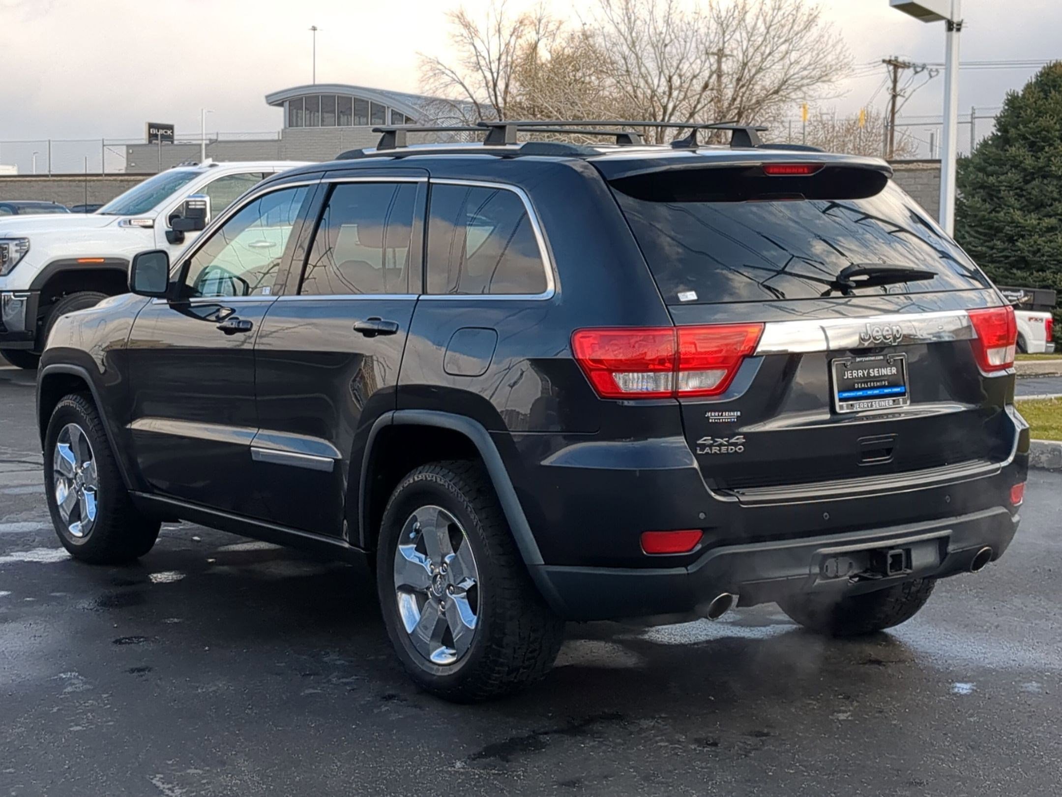 2012 Jeep Grand Cherokee Laredo photo 2