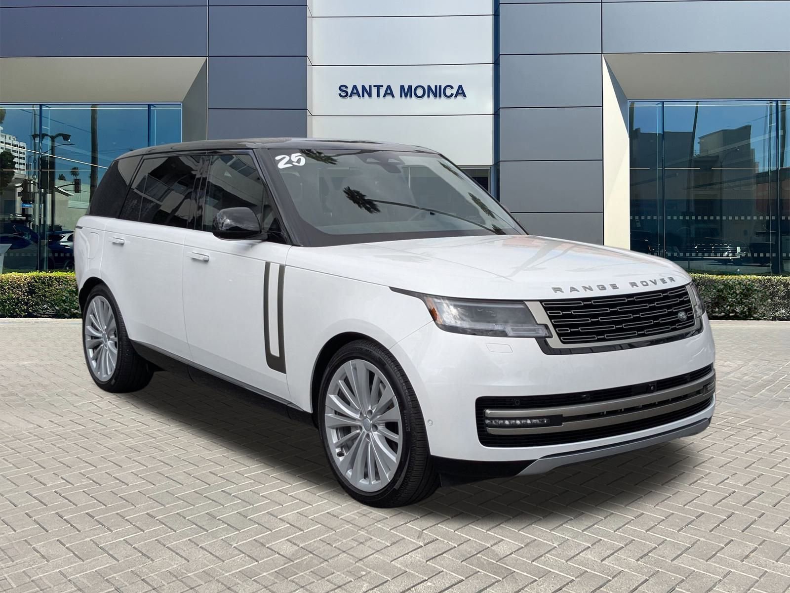 2025 Land Rover Range Rover SE photo 3