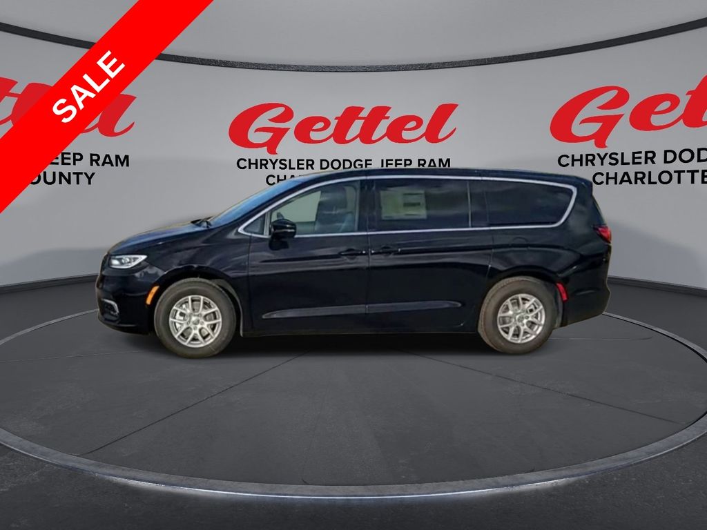 2025 Chrysler Pacifica photo 3