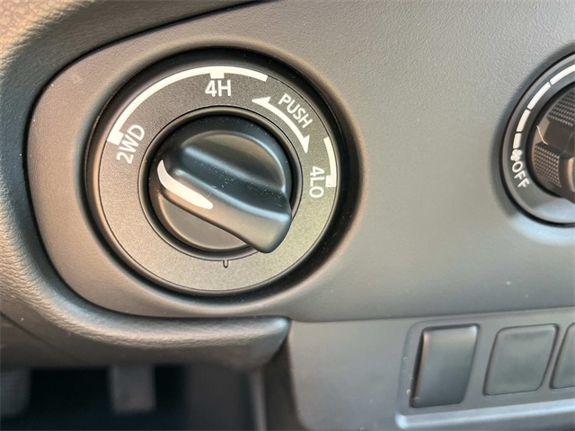 2023 Nissan Frontier SV photo 34