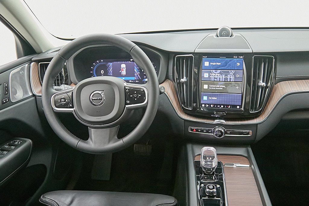 2023 VOLVO XC60 - Image 27