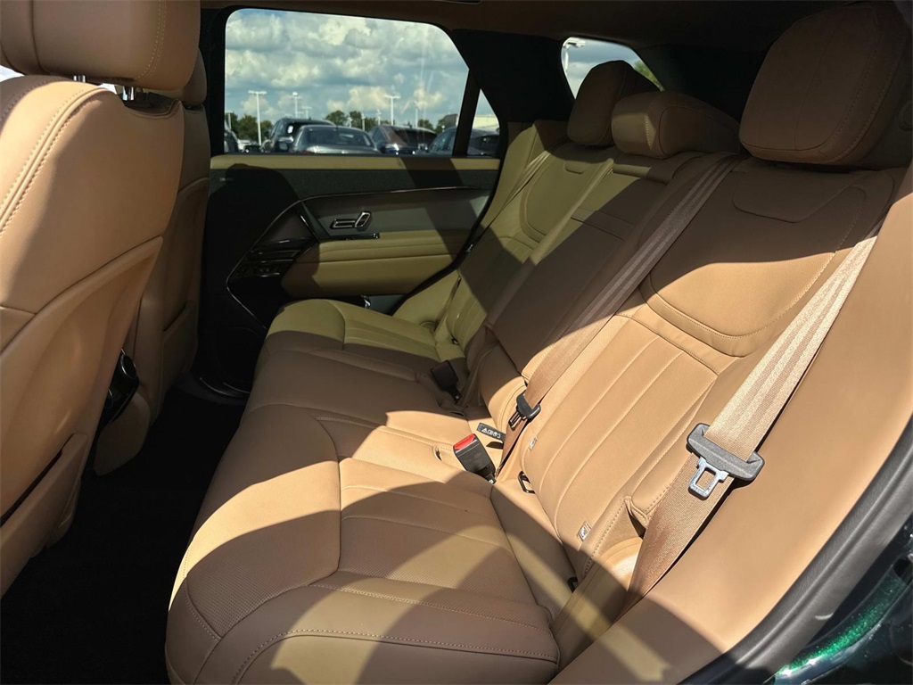 2025 Land Rover Range Rover Sport SE photo 6