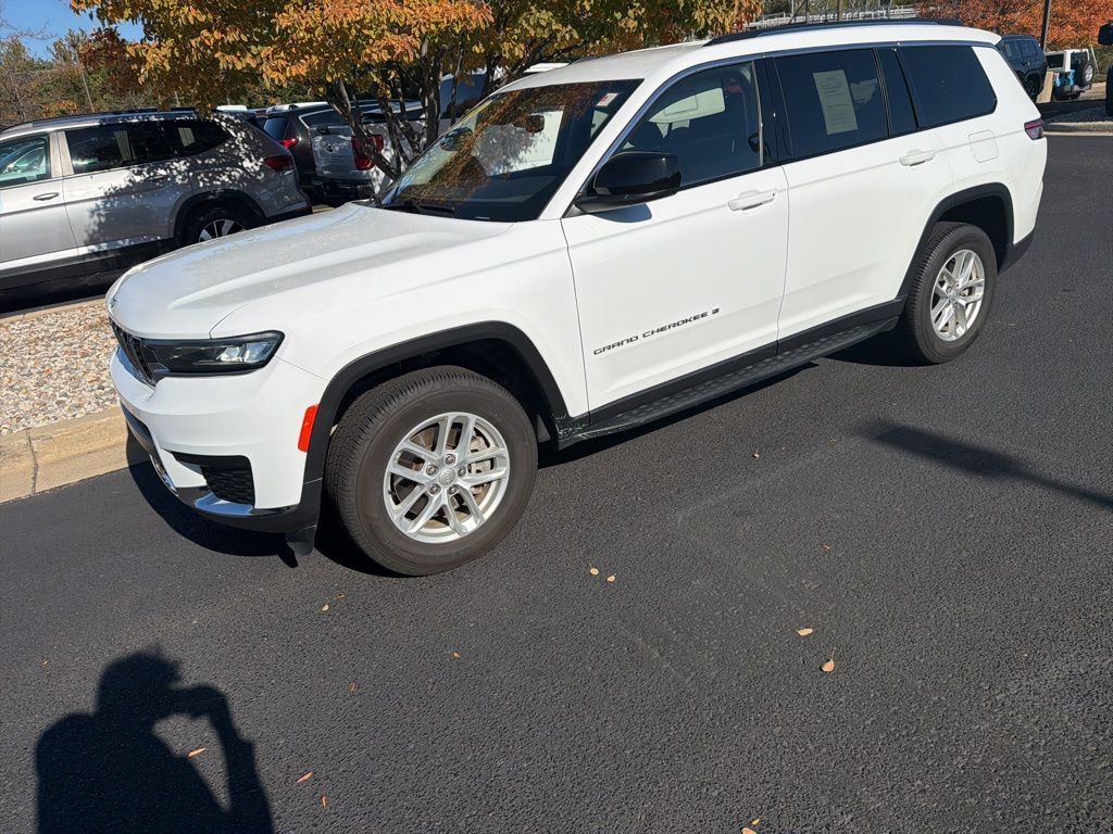2022 Jeep Grand Cherokee Laredo photo 3