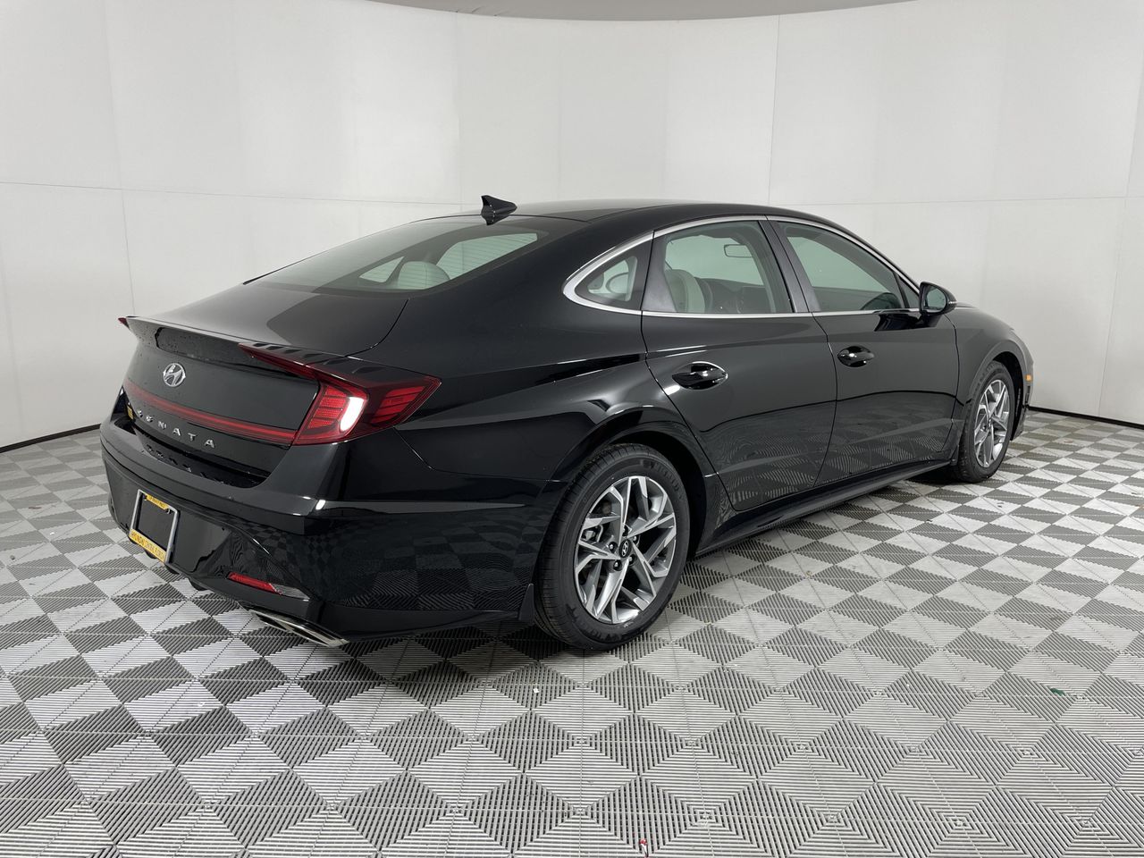 2025 Hyundai Venue Limited photo 2