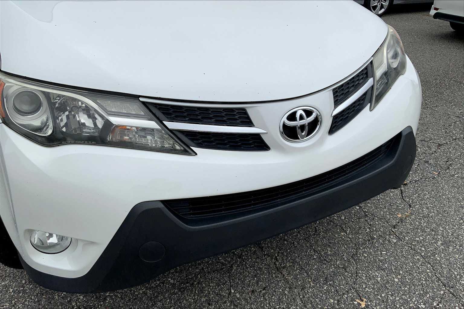 2015 Toyota RAV4 LE photo 27