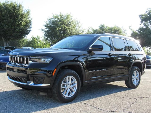 2025 Jeep Grand Cherokee Laredo photo 3
