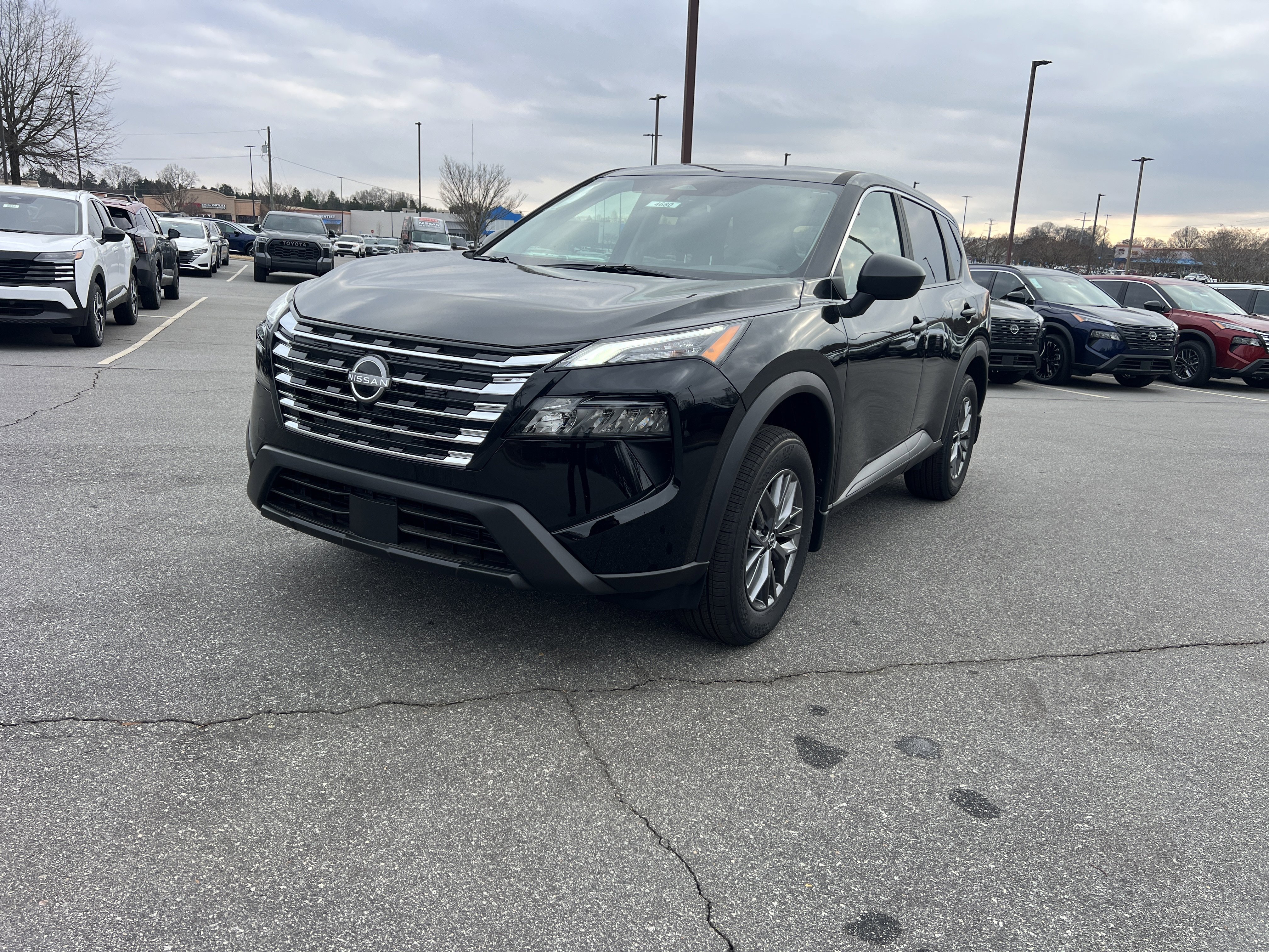 2026 Nissan Rogue S's photo