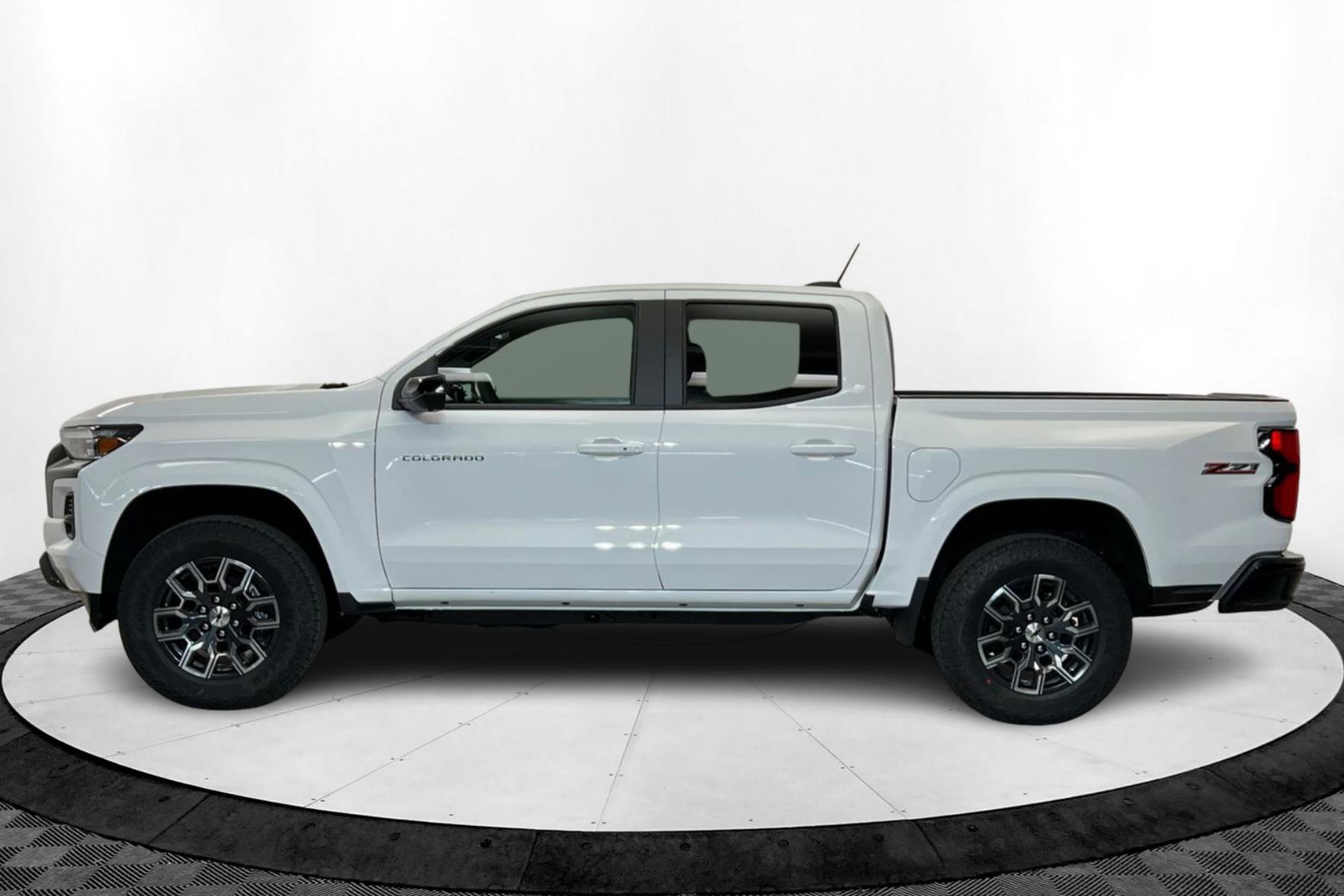 2026 Chevrolet Colorado Z71 photo 2