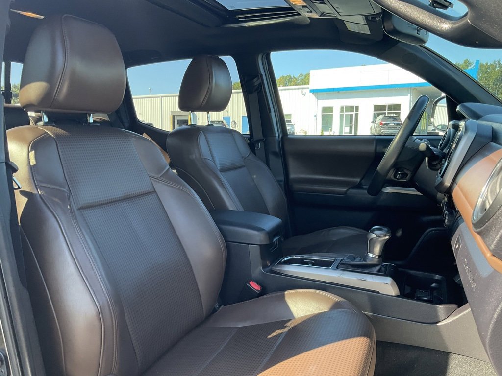 2016 Toyota Tacoma Limited photo 19