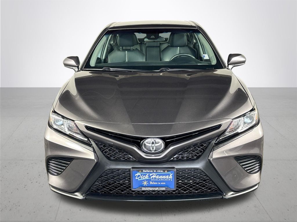 2018 Toyota Camry SE photo 3