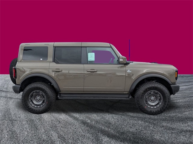 2025 Ford Bronco Outer Banks photo 2