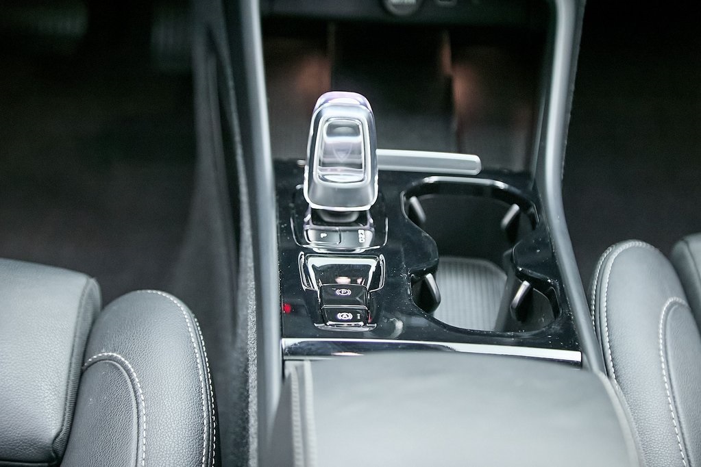 2024 VOLVO XC40 - Image 29