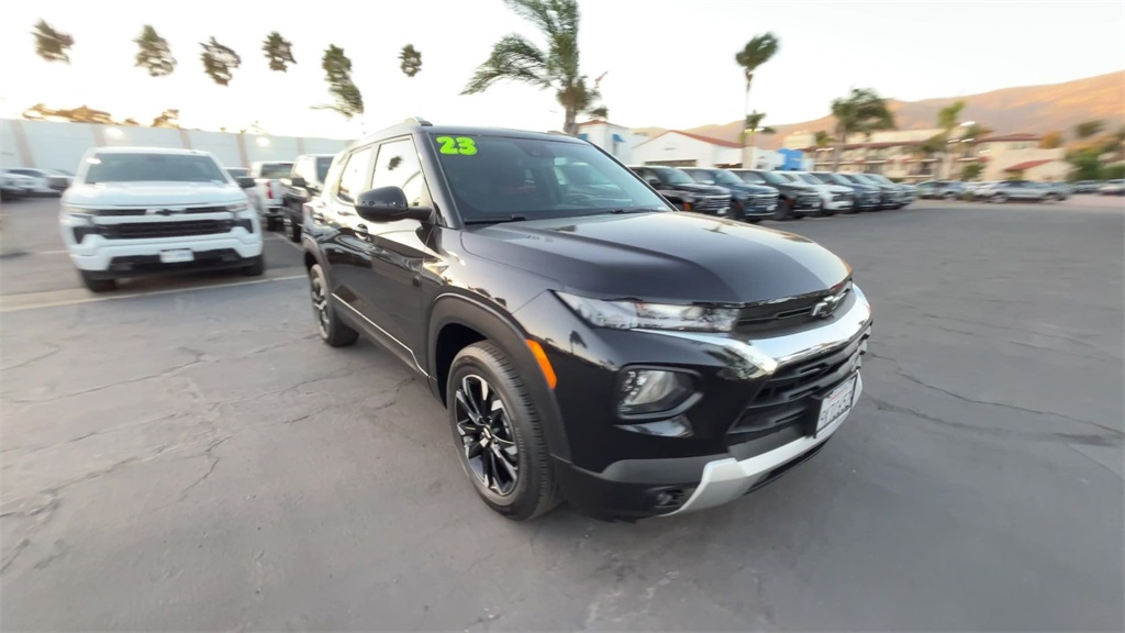 2023 Chevrolet Trailblazer LT photo 2