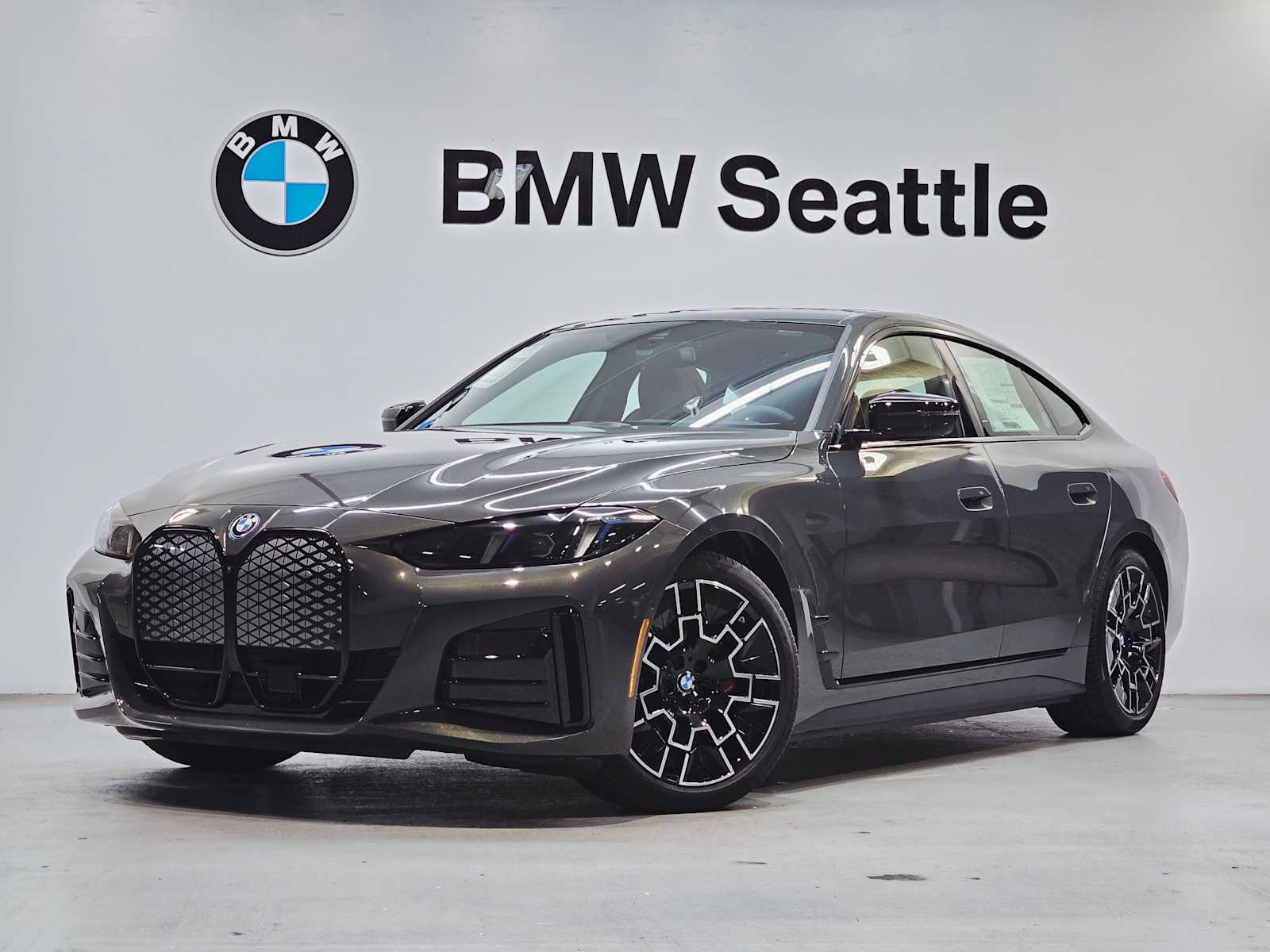 2025 BMW i4 40's photo