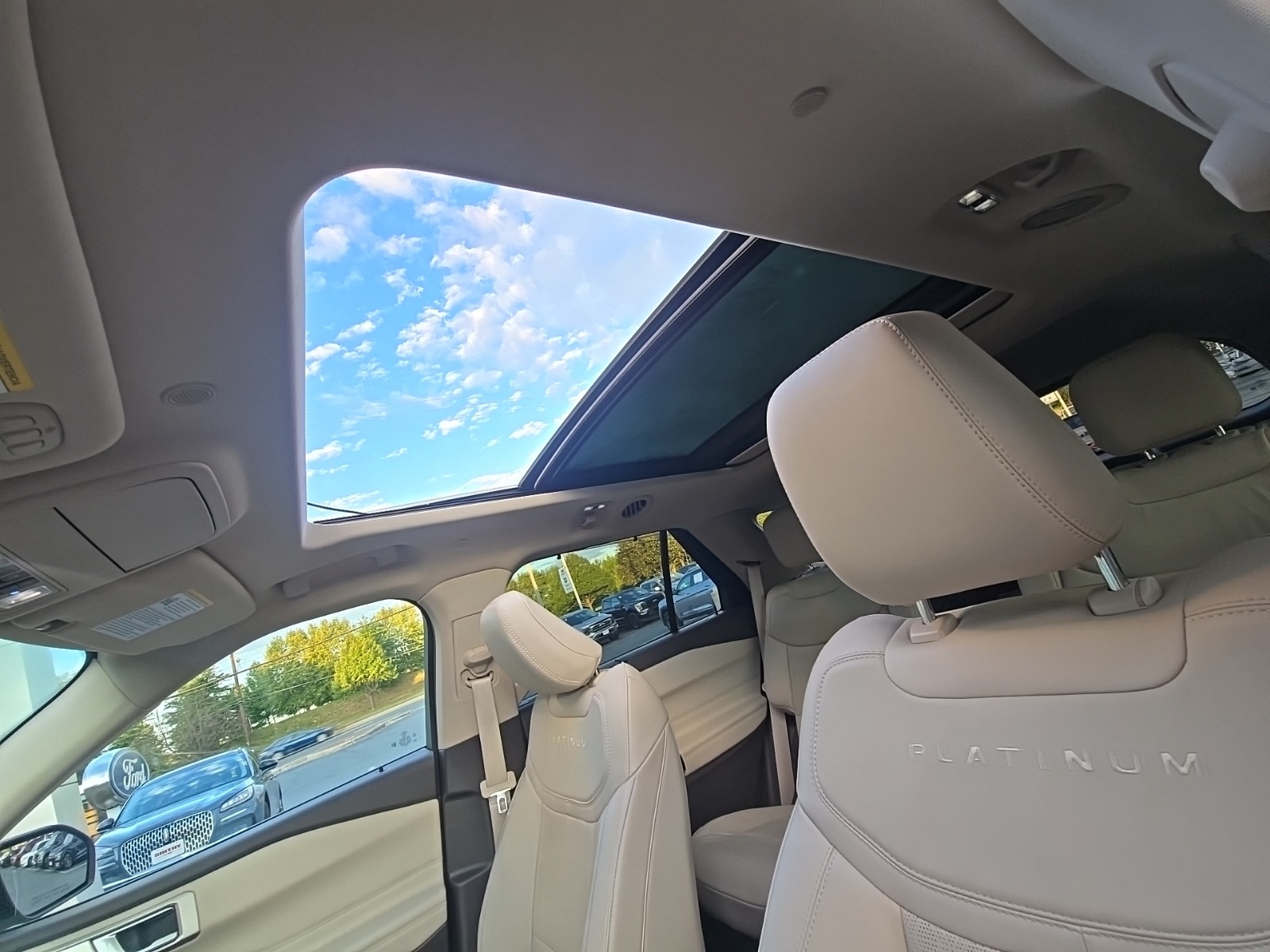 2022 Ford Explorer Hybrid Platinum photo 8