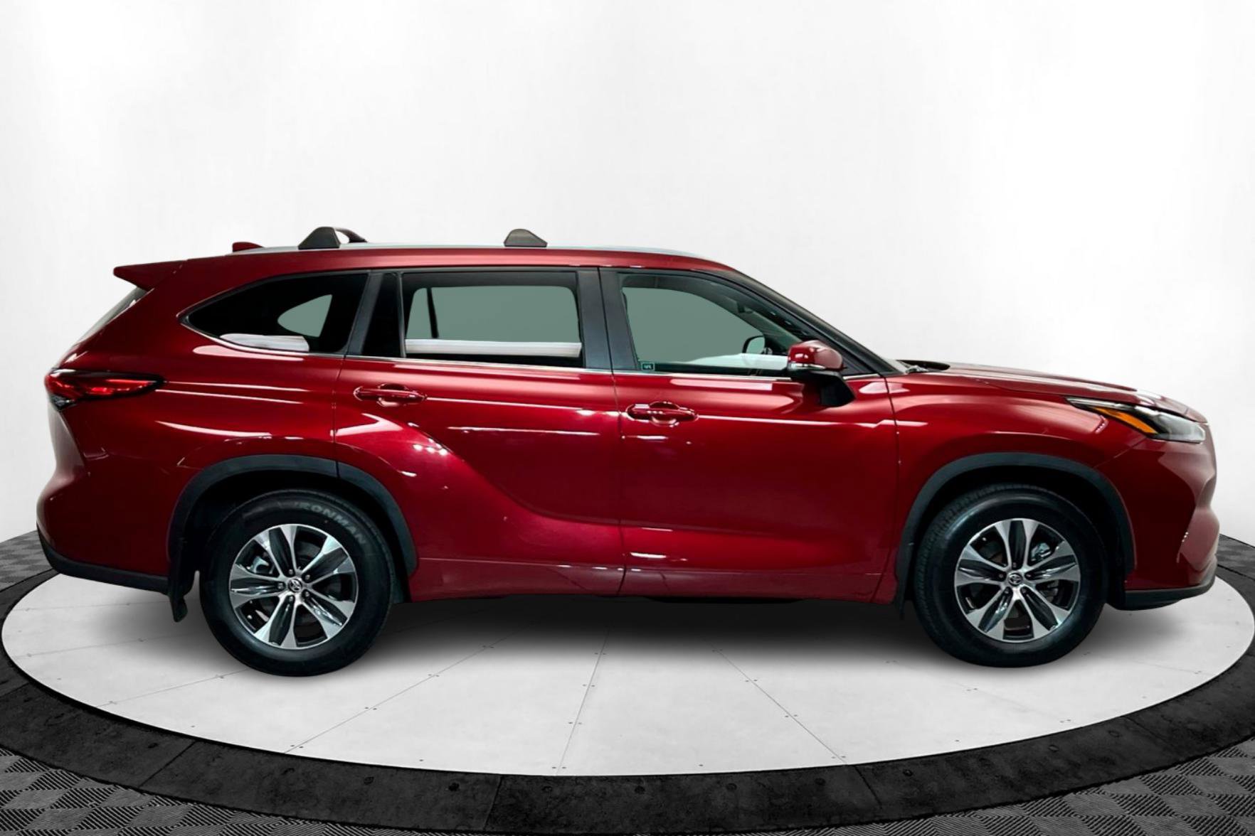 2023 Toyota Highlander XLE photo 6