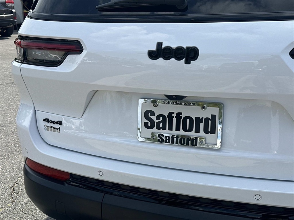 2024 Jeep Grand Cherokee Altitude photo 10