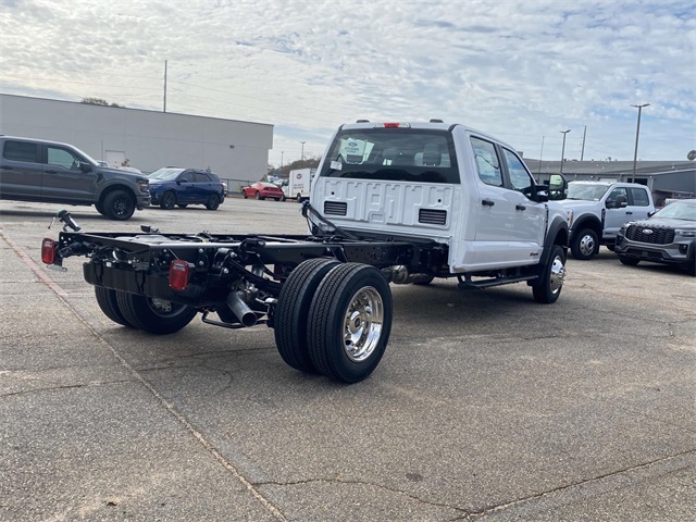 2026 Ford F-550 photo 2