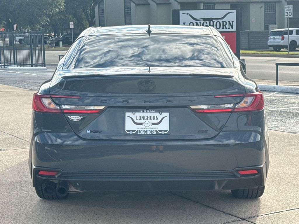 2025 Toyota Camry SE photo 4