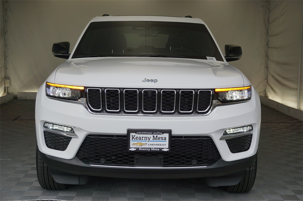 2024 Jeep Cherokee Base photo 2