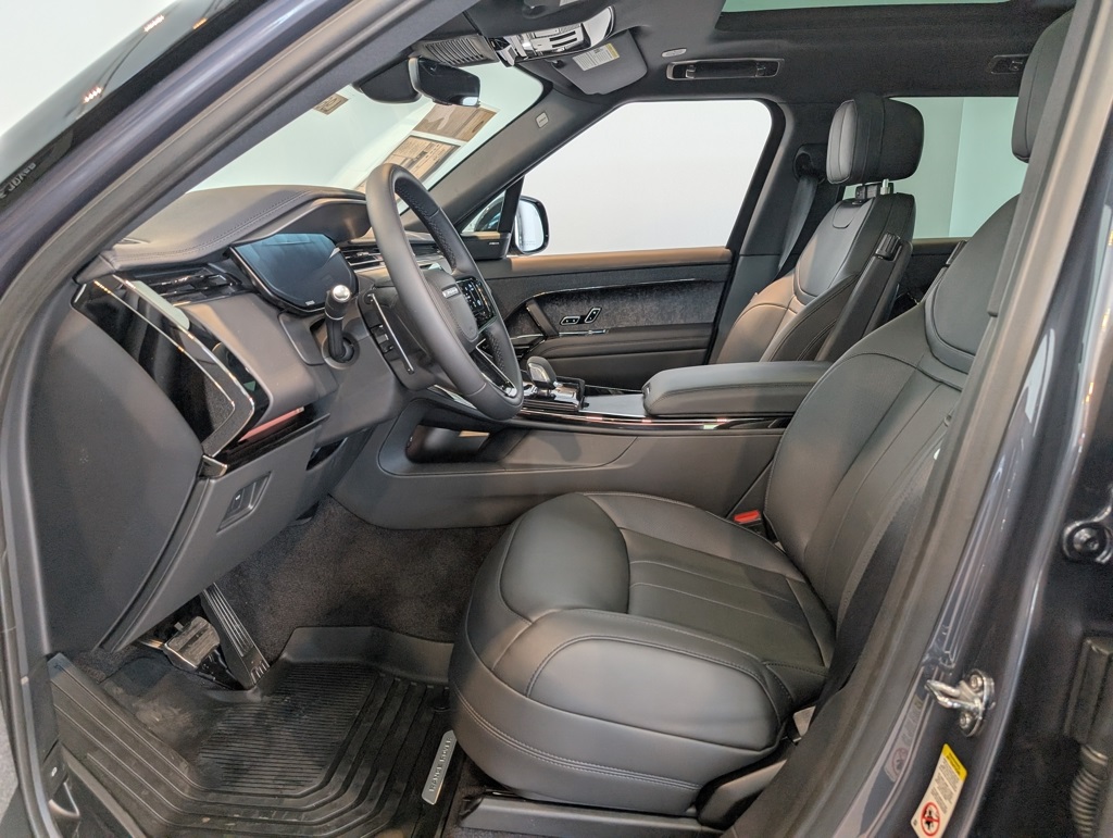 2025 Land Rover Range Rover Sport SE photo 7