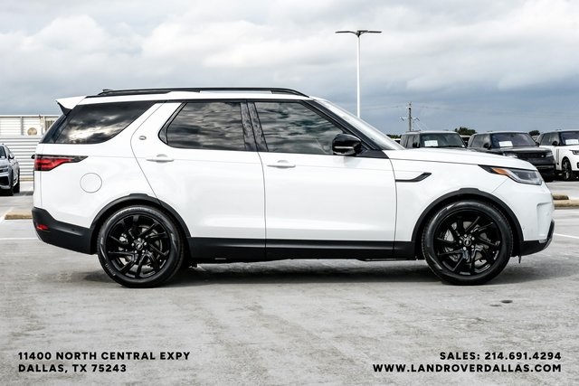 2025 Land Rover Discovery S photo 3