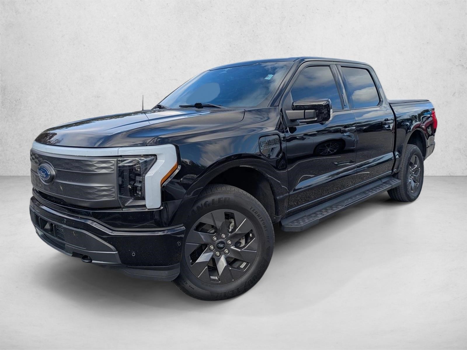 2023 Ford F-150 Lightning Lariat's photo