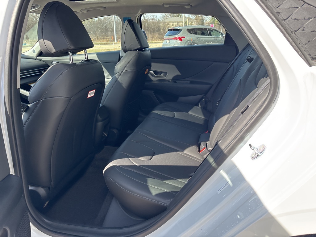 2025 Hyundai Elantra Limited photo 19