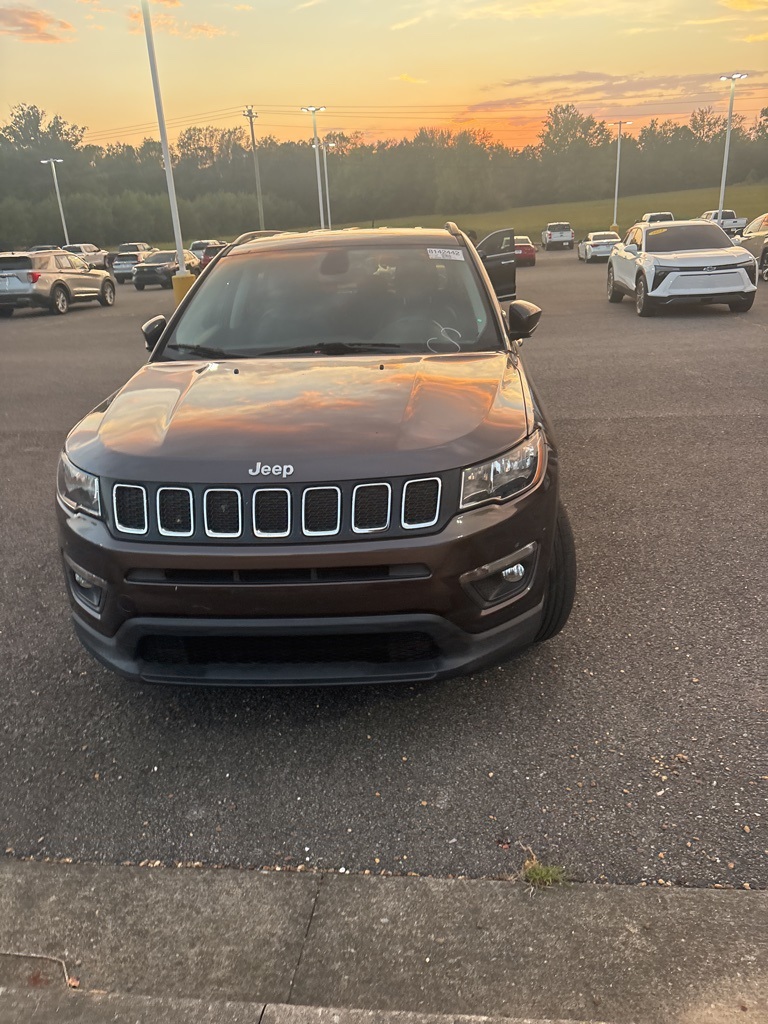2019 Jeep Compass Latitude photo 2