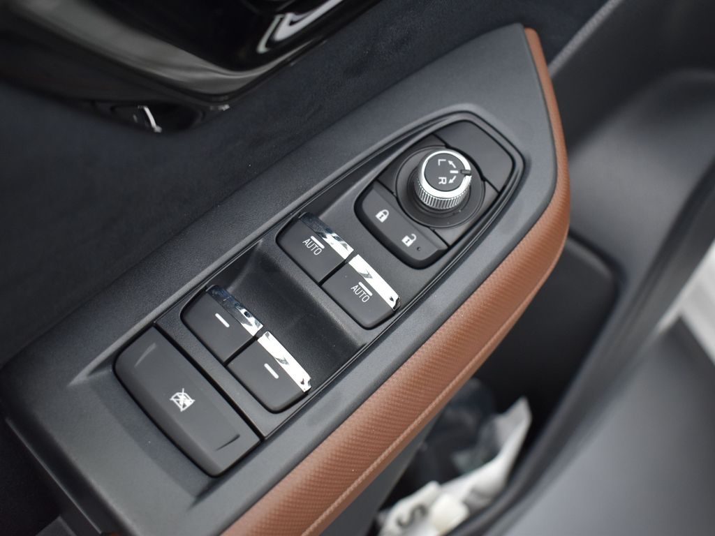 2025 Subaru Forester Touring photo 6