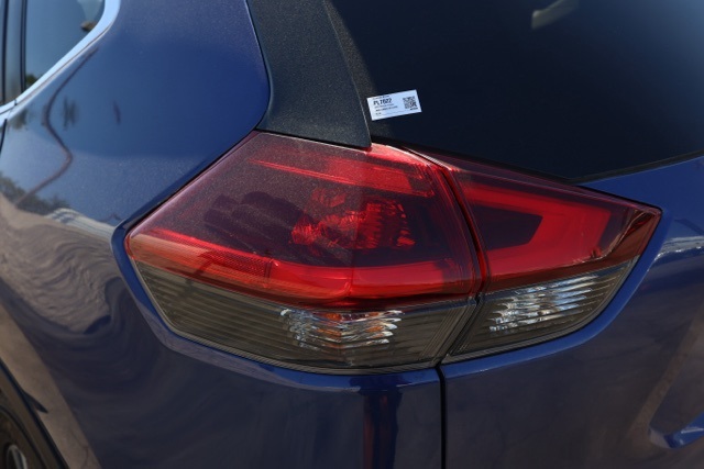 2020 Nissan Rogue SV photo 6