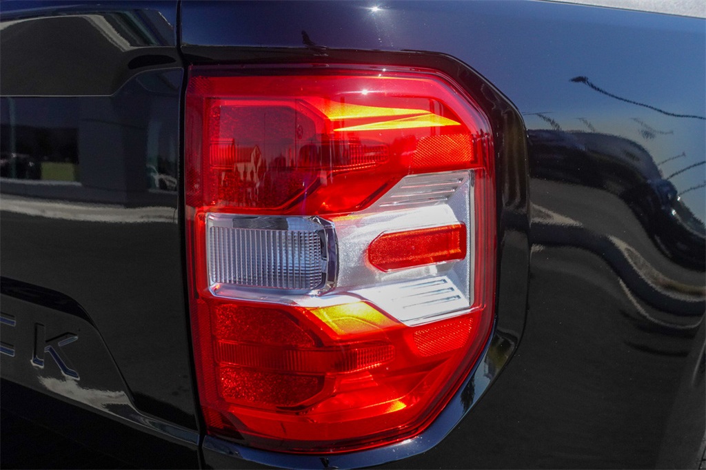 2025 Ford Maverick XLT photo 2