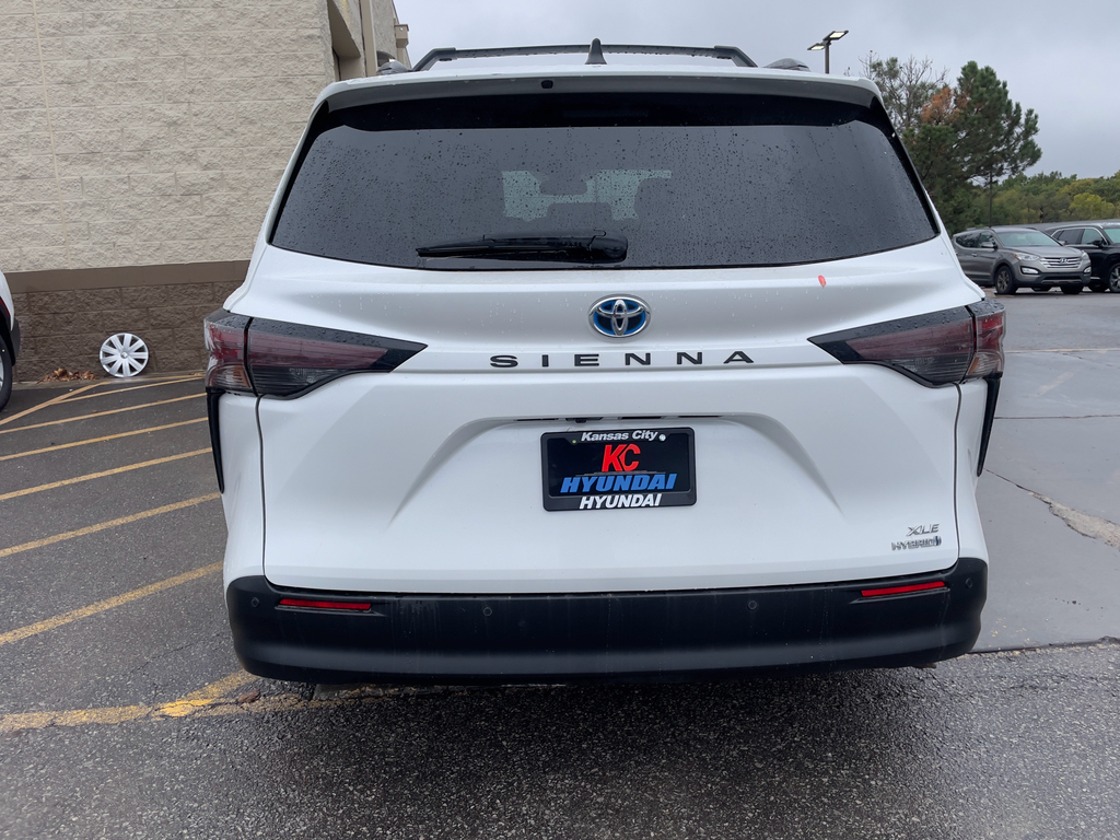 2023 Toyota Sienna XLE photo 4