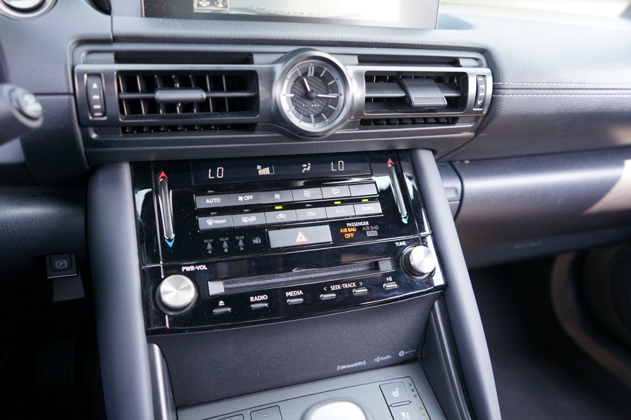 2023 Lexus IS 300 photo 18