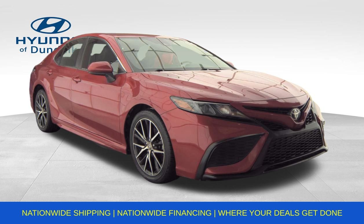 2021 Toyota Camry SE's photo