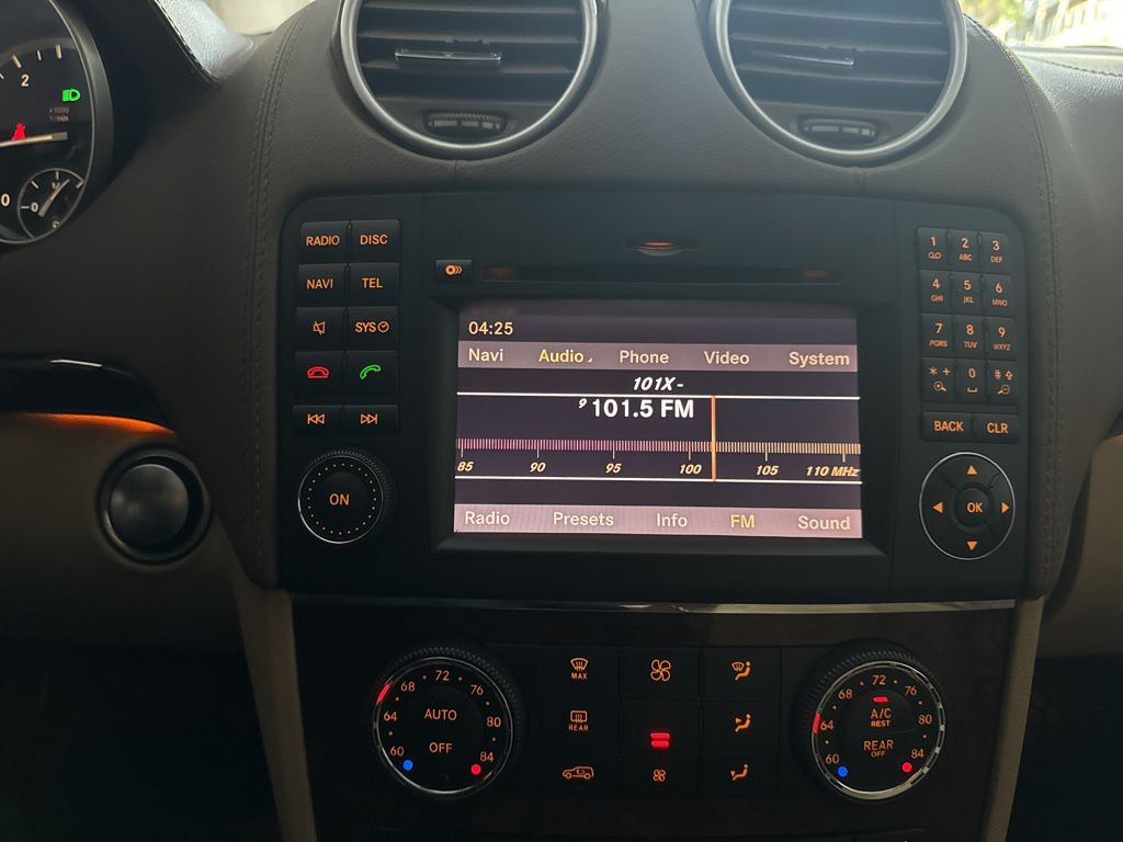 2011 Mercedes Benz GL 350 photo 30