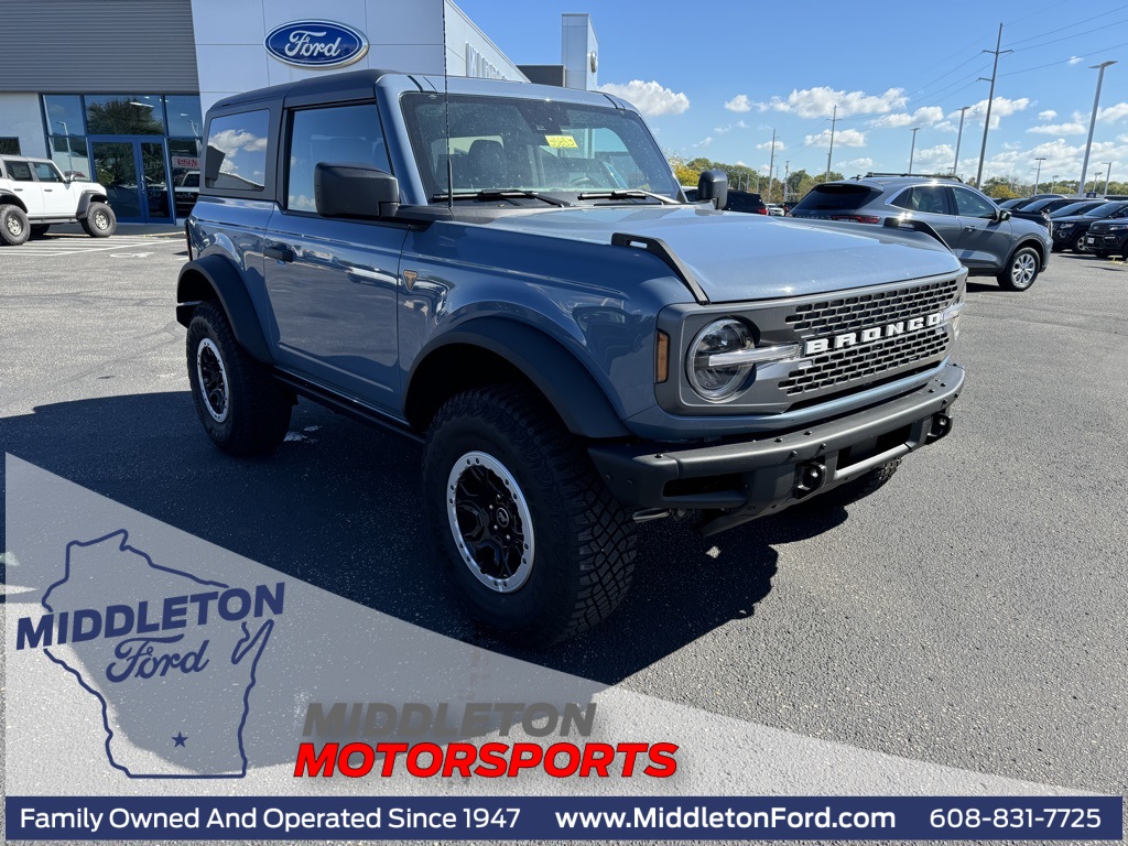 2024 Ford Bronco Badlands photo 2