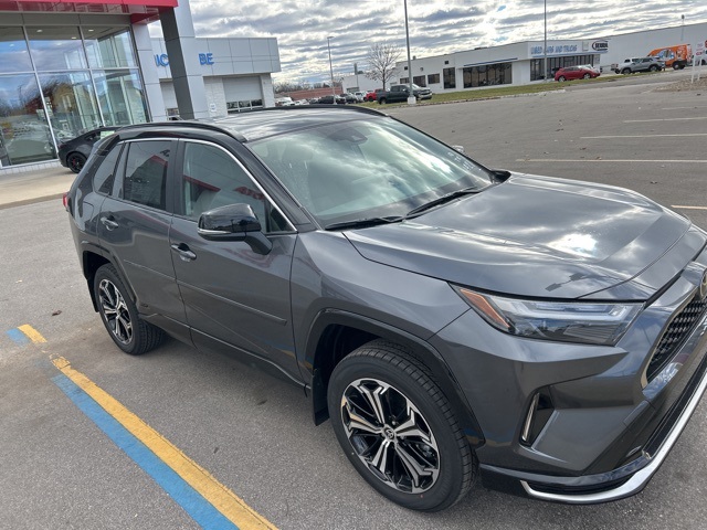 2025 Toyota RAV4 Hybrid XSE photo 2