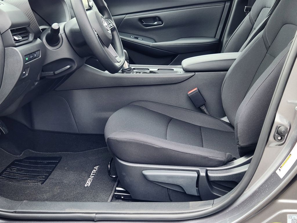 2025 Nissan Sentra S photo 12