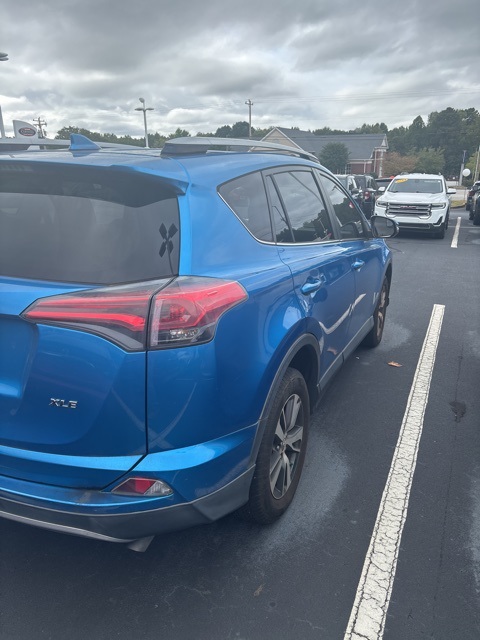 2017 Toyota RAV4 XLE photo 3