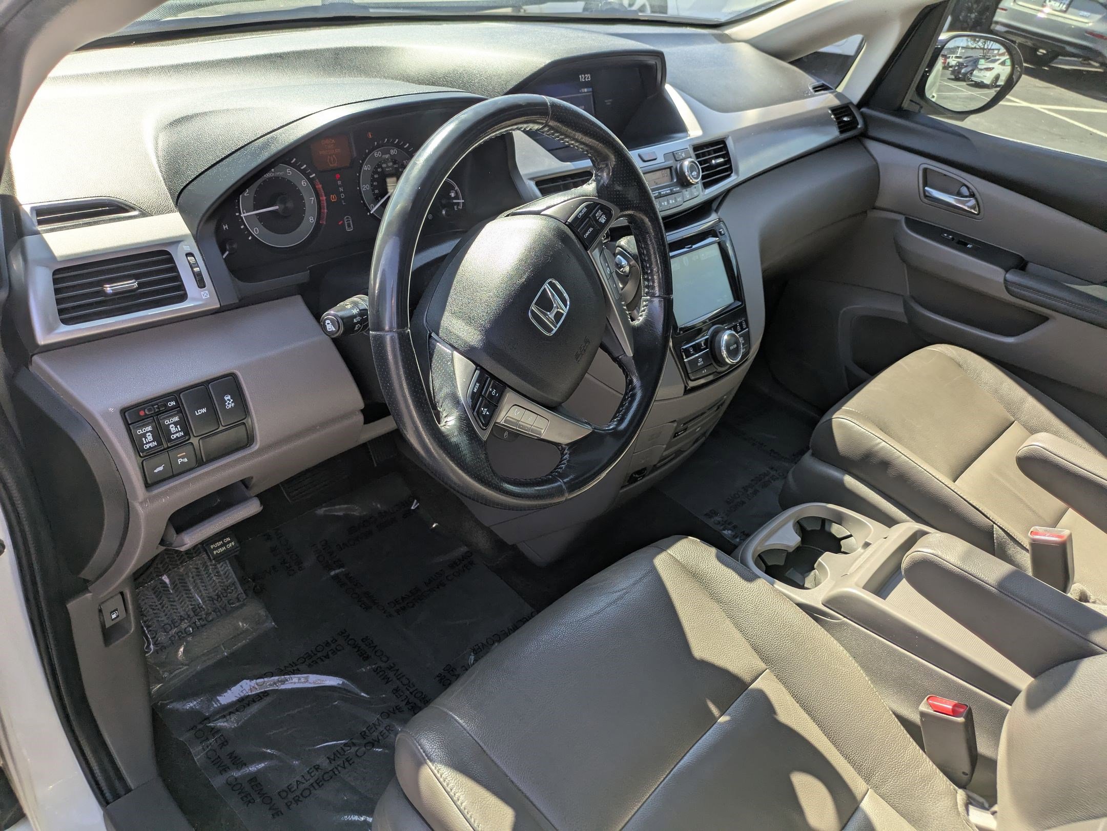 2016 Honda Odyssey Touring photo 12