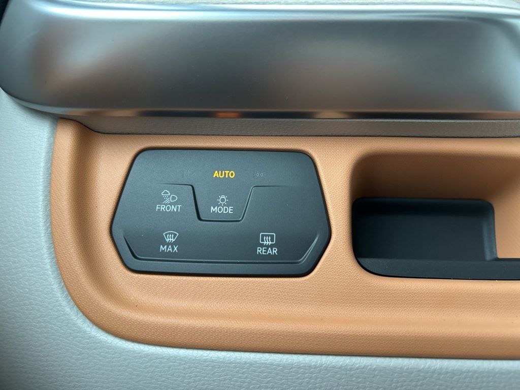 2025 Volkswagen ID. Buzz Pro Plus photo 20